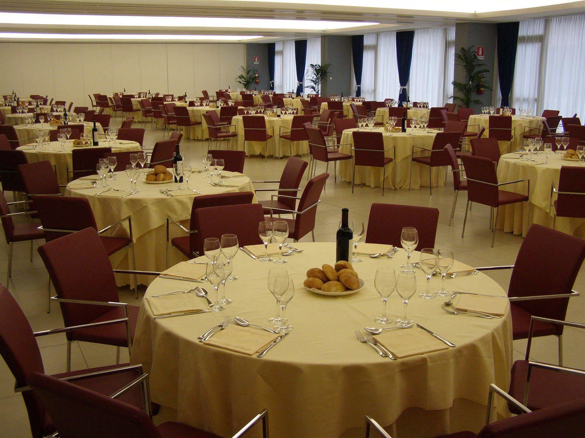Le Robinie Golf & Resort Solbiate Olona Restaurant foto
