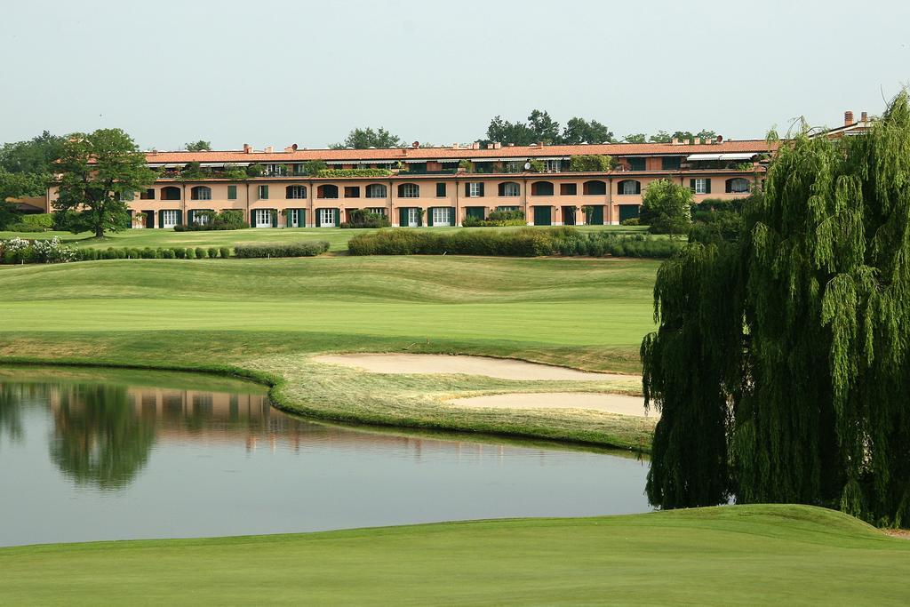 Le Robinie Golf & Resort Solbiate Olona Exterior foto